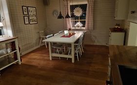 Saellinge House - Cozy Villa With Fireplace And Garden Close To Uppsala